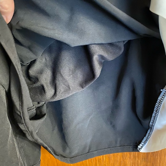 Women’s XL Mid-Rise Xersion black & white running shorts, NWT - Picture 11 of 13